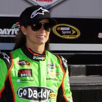Video: pirmo reizi NASCAR vēsturē 'pole position' izcīna sieviete