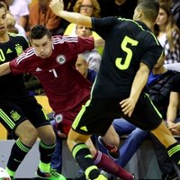 Cборная Латвии по футзалу забила гол престижа титулованным испанцам