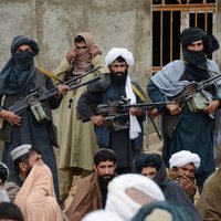 Kritiens atpakaļ drūmajos 'Taliban' gados? Pēc ASV aiziešanas Afganistānas valdībai prognozē drīzu galu