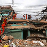 Latviešu evakuācija no Nepālas: ĀM noraida pārmetumus par palīdzības atteikšanu