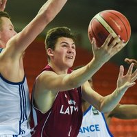 Artūrs Kurucs gūst 32 punktus; Latvijas U-16 basketbolistiem zaudējums vēl vienā spēlē
