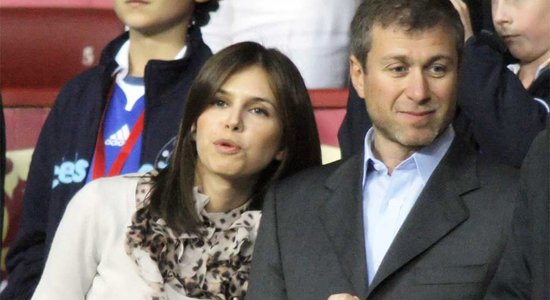СМИ заподозрили жену Абрамовича Дашу Жукову в измене