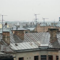 Pret karstumu Rīgā varētu cīnīties apzaļumojot ēku jumtus
