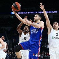 Peinera 'Dariššafaka' Stambulas klubu derbijā ULEB Eirolīgas spēlē smagi zaudē 'Anadolu Efes'