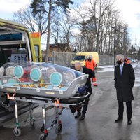 США передали Латвии изоляционные капсулы для транспортировки тяжелобольных пациентов
