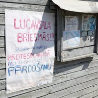 Daži desmiti pulcējas gājienam pret Lucavsalas pārdošanu