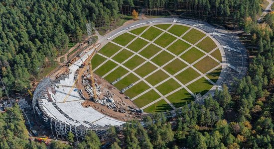 Foto: Kā Mežaparkā top Dziesmu svētku estrāde – no putna lidojuma