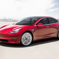 'Tesla Model 3' elektromobiļa piegādes Eiropā tiks sāktas februārī
