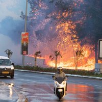 Foto: Izraēlā plosās ugunsgrēki; evakuēti vismaz astoņi tūkstoši iedzīvotāju