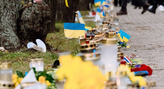 Protesti, gājieni, iznīcinātās tehnikas izstāde – Rīgā notiks vairāki Ukrainas atbalsta pasākumi