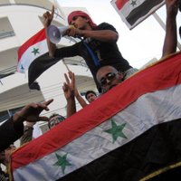 Sīrijas drošības spēki atkal šāvuši uz demonstrantiem; vardarbība mazinās