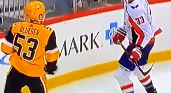 Video: Bļugers nepiekāpjas NHL raženākajam vīram Haram