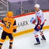 Video: Bļugers nepiekāpjas NHL raženākajam vīram Haram