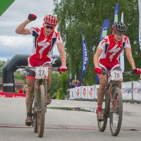 Pētersons un Jaunslaviete izcīna Latvijas čempiona titulus SEB MTB maratona posmā