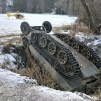 Čehijā nacistu bruņumašīnas avārijā iet bojā divi cilvēki