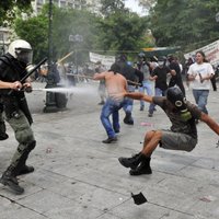 Grieķijā izdzenāti Finanšu ministrijai uzbrukušie anarhisti