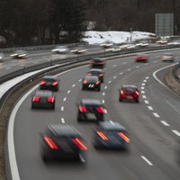 Jaunu auto tirdzniecībai Vācijā janvārī piecos mēnešos pirmais kritums