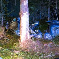 Igaunijā bez tiesībām un alkohola reibumā braucoša jaunieša izraisītā avārijā četri mirušie