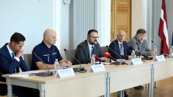 preses konference Satiksmes ministrijā