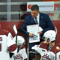Rīgas 'Dinamo' treneris sagrāvē Jekaterinburgā vaino hokejistu individuālas kļūdas