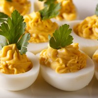 Lieldienu klasika – pildītas olas: 11 garšu variācijas apetītlīgām sāļajām uzkodām
