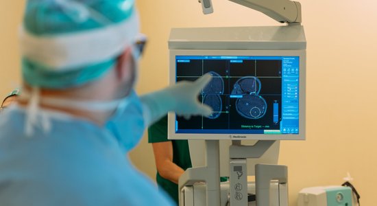 BKUS veikta unikāla operācija epilepsijas pacientam – smadzenēs implantēti 12 elektrodi