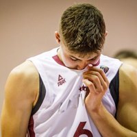 Latvijas U-18 basketbolisti arī zaudē vietu EČ augstākajā divīzijā