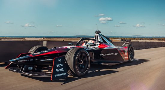 Foto: 'Porsche' pirmā prezentē 'Formula E' trešās paaudzes mašīnas