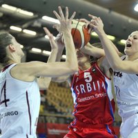 Latvijas basketbolistes otrajā puslaikā nespēj izrādīt pretestību serbietēm