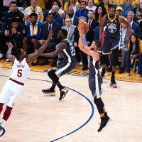 Karijs ar deviņiem tālmetieniem sekmē 'Warriors' otro uzvaru NBA finālsērijā
