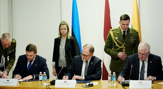 Baltijas valstis uz ārējām robežām veidos aizsardzības līniju, vienojas ministri