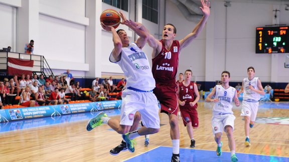 Latvijas U-18 basketbolisti Eiropas čempionātu sāk ar neveiksmi   http://www.delfi.lv/sports/news/basketball/news/latvijas-u-18-basketbolisti-eiropas-cempionatu-sak-ar-neveiksmi.d?id=44766534#ixzz38OmTadmg - 4