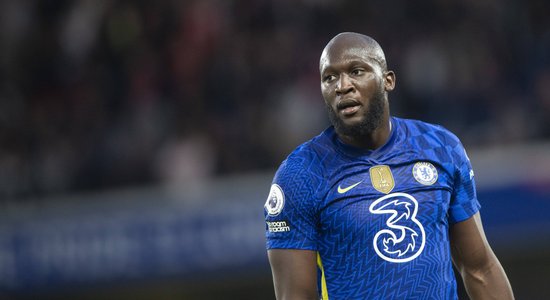 Futbolists Lukaku no "Chelsea" pārcelsies uz Itālijas "Napoli", vēsta avoti