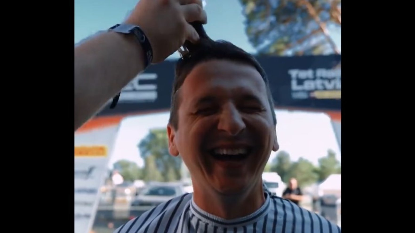 Video: Solījumi jāpilda – "Tet Rally Latvia" tēvam nodzen matus uz nullīti