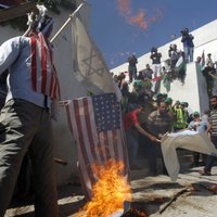 США эвакуирует сотрудников посольств в Судане и Тунисе