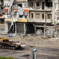 Sašutumu izraisa Sīrijas nemiernieks, kurš 'ēd' karavīra sirdi