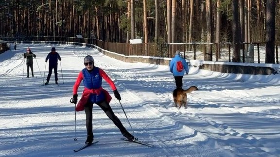 ВИДЕО: В Бикерниекском лесу в Риге открылась лыжная трасса