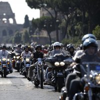 Pāvests Francisks Vatikānā svēta 'Harley Davidson' braucējus