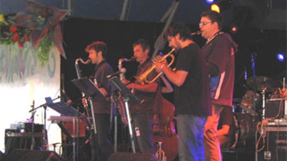 "The Five Corners Quintet" 2006.gada Roskildes festivālā. Foto: DELFI.