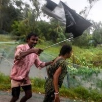 Bangladešā ciklona dēļ evakuēti 300 000 cilvēku