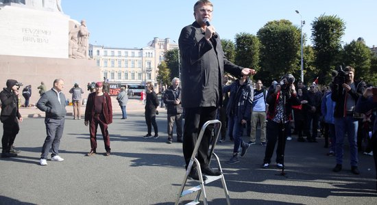 Aprīlī lielāko popularitātes kāpumu piedzīvojusi 'Latvija pirmajā vietā', liecina aptauja