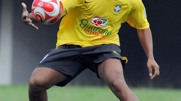 Ronaldinju pievienojas Turcijas klubam 'Bešiktaš' Ronaldinju pievienojas Turcijas klubam 'Bešiktaš'