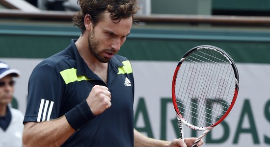 Gulbis nemainīgi 13.vietā arī pirms pēdējās ATP sezonas nedēļas