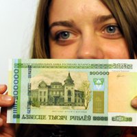 Baltkrievija no rubļa banknotēm svītros četras nulles