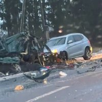 Trīs auto sadursmē pie Augšlīgatnes viens bojāgājušais