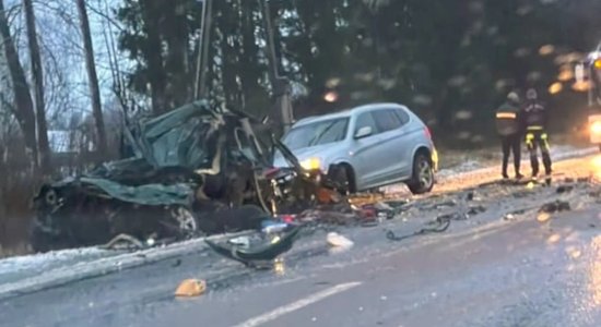 Trīs auto sadursmē pie Augšlīgatnes viens bojāgājušais