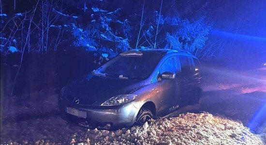 ФОТО. Пьяный водитель из Латвии попал в ДТП в Литве; в организме констатировали около 3 промилле