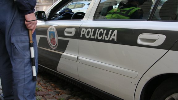 Policijas reids Valdemāra ielā - 12