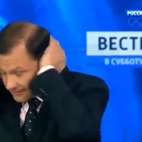 Krievijas TV diktors tiešraidē rupji nolamājas