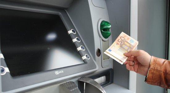 Bankomātos plānots aizliegt krievu valodas izmantošanu